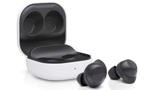 Samsung Galaxy Buds FE in graphite.