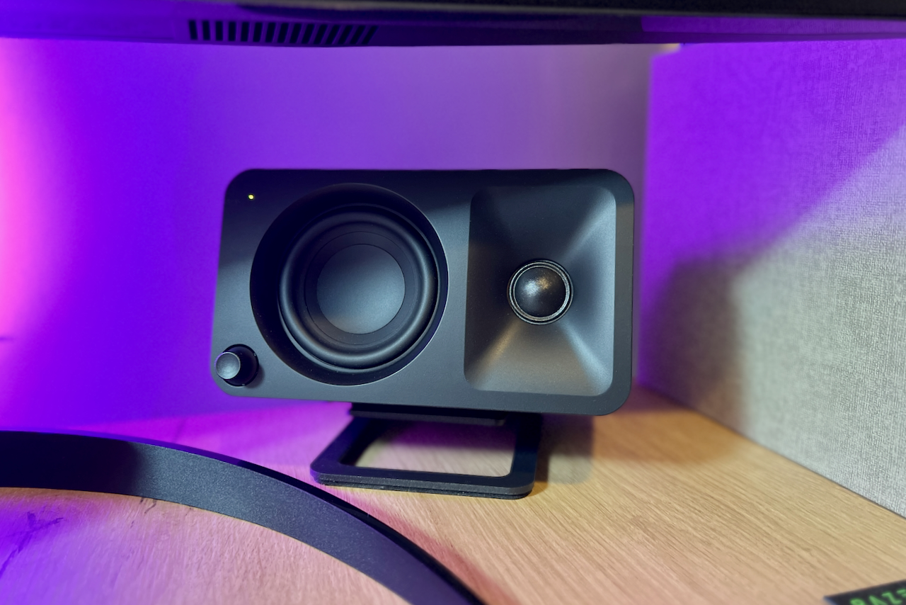 kanto audio ora reference desktop speaker review speakers 09