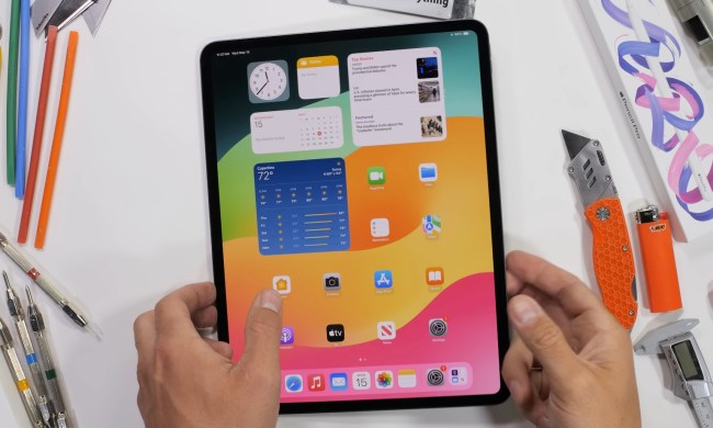 The iPad Pro (2024) during JerryRigEverything's bend test.