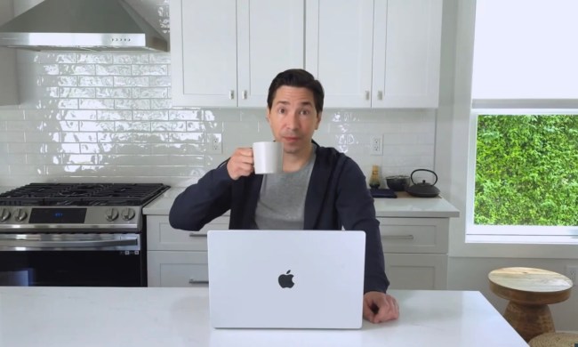 Justin Long sits with a MacBook and drinks tea.