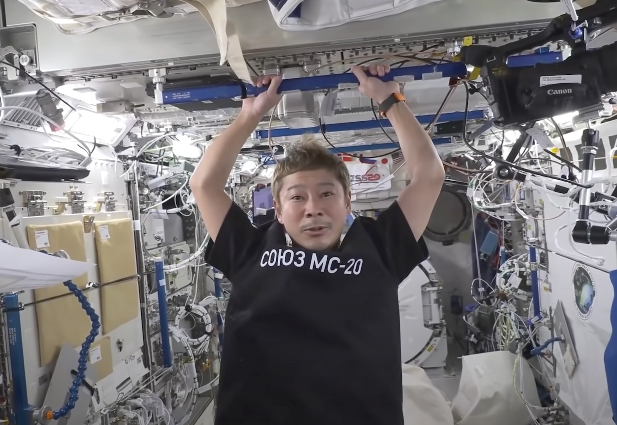 Yusaku Maezawa aboard the ISS in 2021.