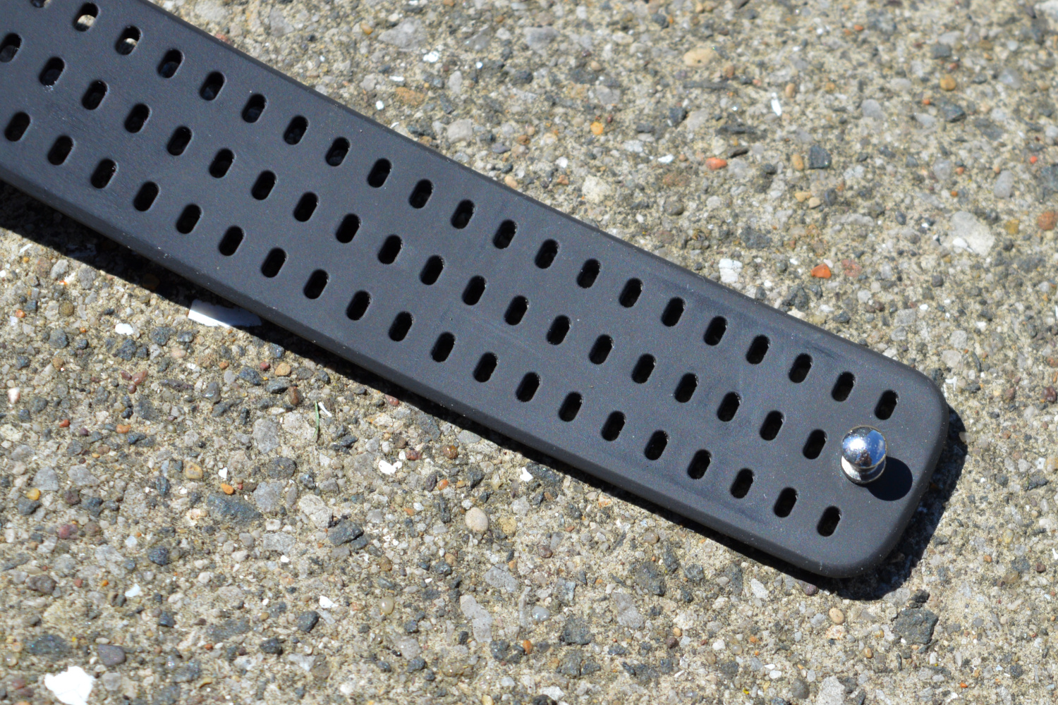 The other end of the Suunto Race's strap.