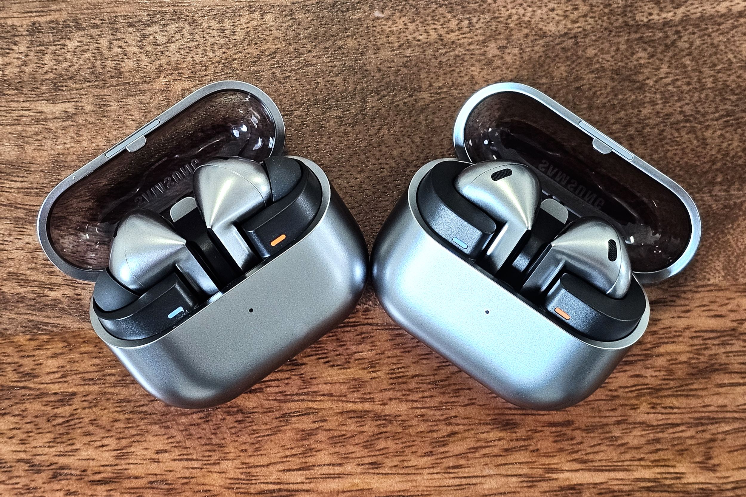 Samsung Galaxy Buds 3 Pro and Galaxy Buds 3, in their cases with lids open.