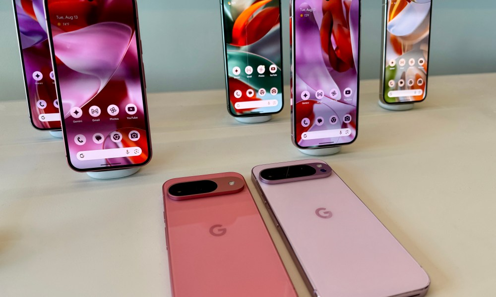 Hands-on area with Peony Pixel 9 and Rose Quartz Pixel 9 Pro.