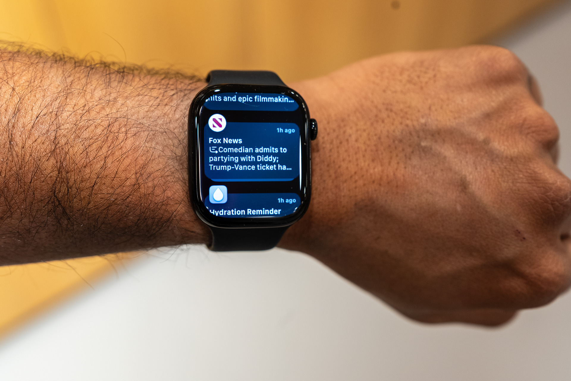 Apple Intelligence Notification Summary on Apple Watch Series 10