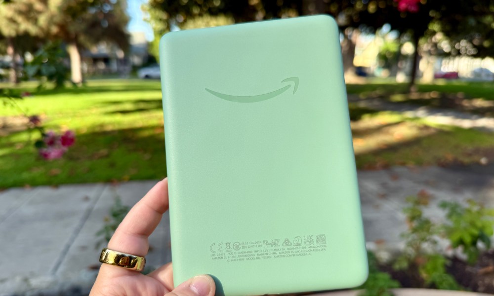 Amazon Kindle (2024) in Matcha Green.