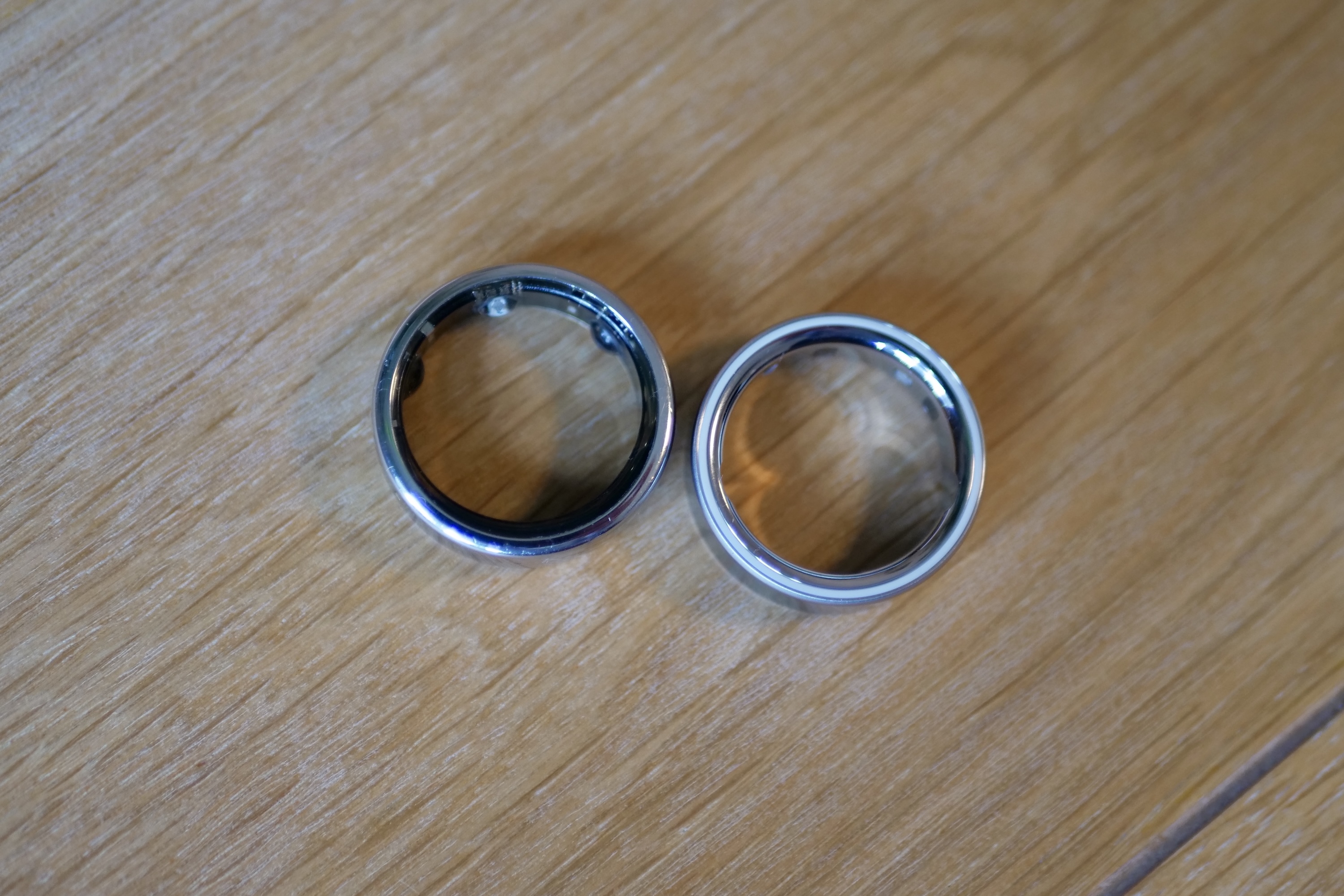 The side of the Oura Ring 3 and Oura Ring 4.