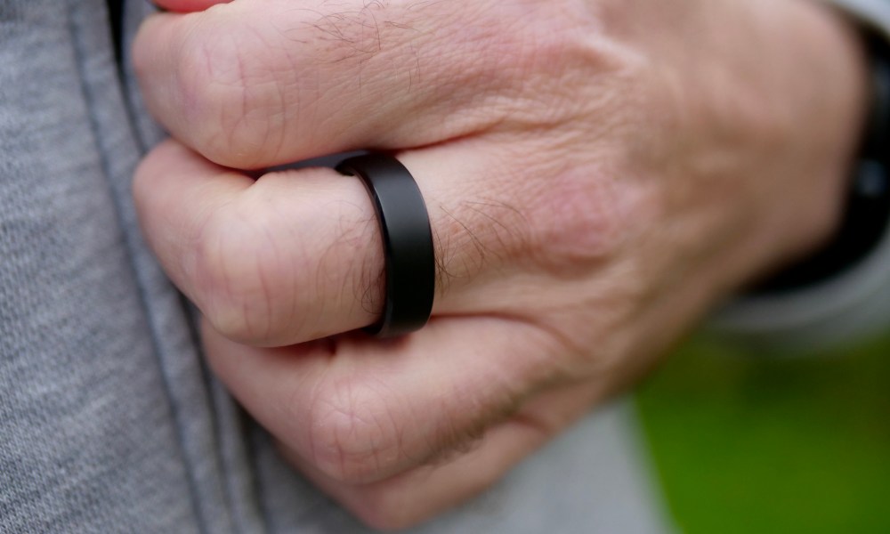 A person wearing the RingConn Gen 2 smart ring.