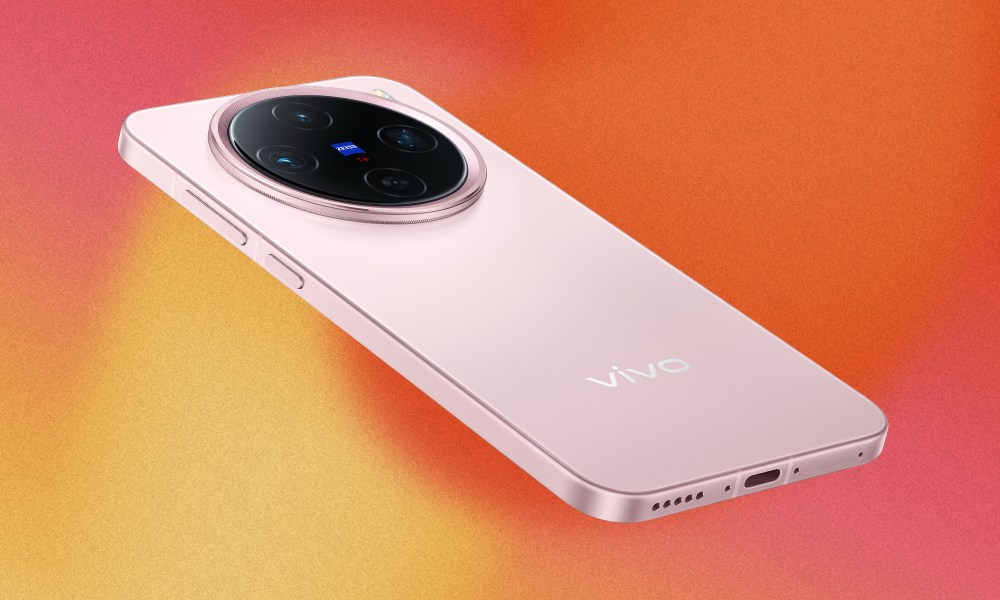 Vivo X200 Pro Mini in pink.