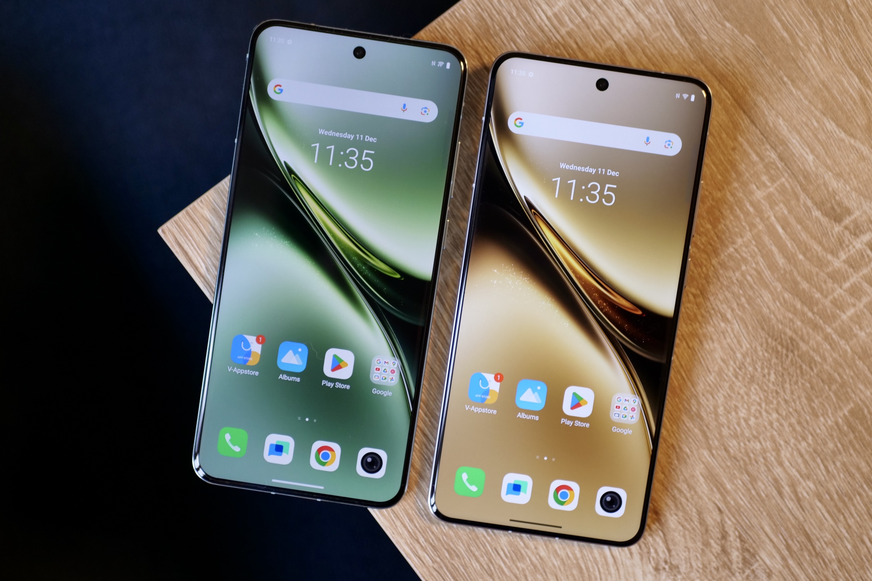 The Vivo X200 and Vivo X200 Pro's screens.