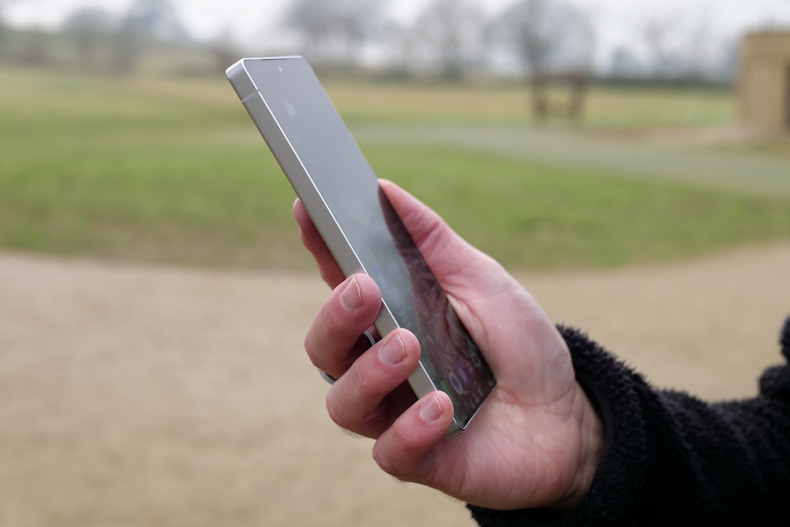 A person holding the Samsung Galaxy S25 Ultra.